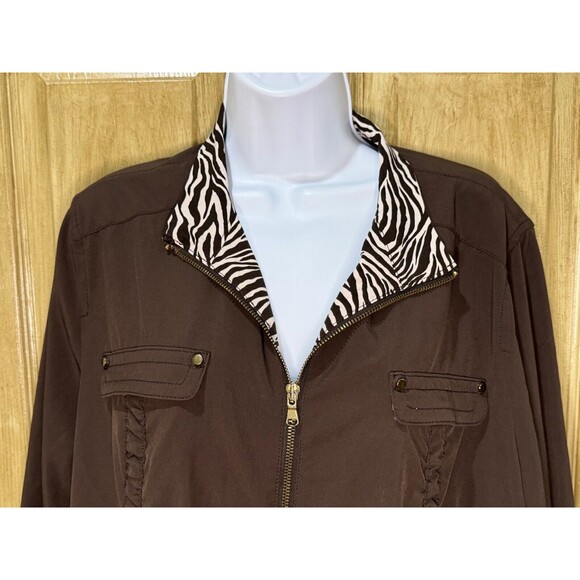 Zenergy b Chico's Jacket Women's 3 Brown Zebra Print Zip Up Roll Tab Lightweight - Picture 3 of 8